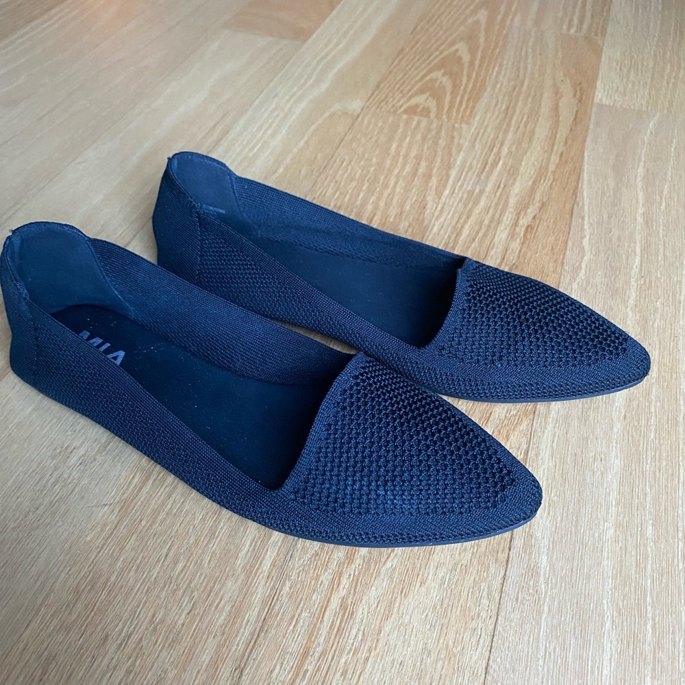 Black Mia pointed tie flat.  Soft and flexible.  Size 7.  Never worn!